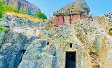 private day tour to Garni Geghard